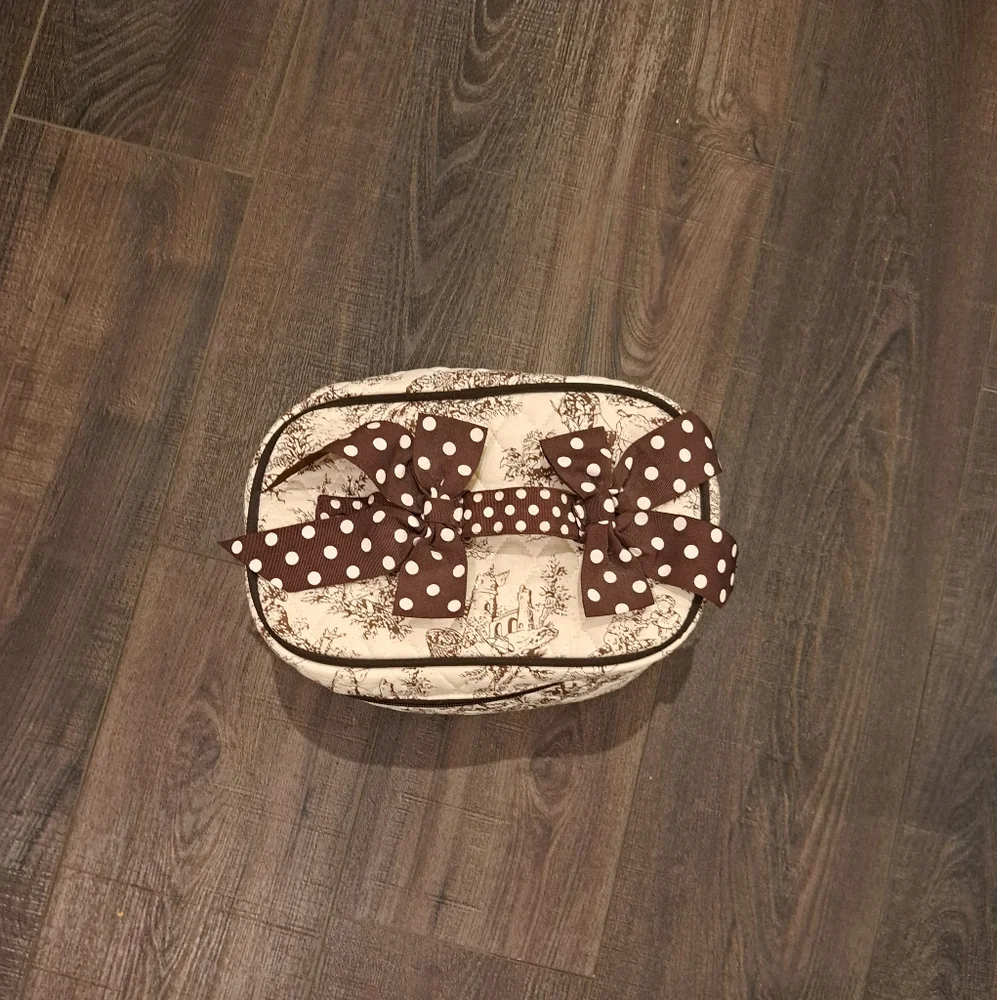 Belvah Cosmetic Bag Quilted Toille Bowed Handle